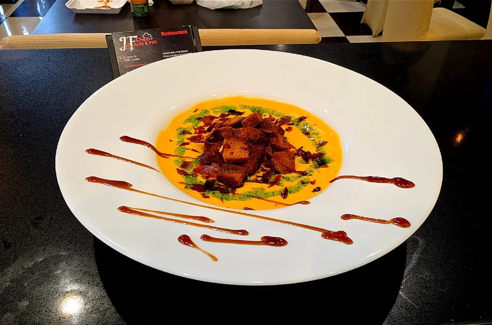 Velouté de potimarron garni de croustillant de lard fumé