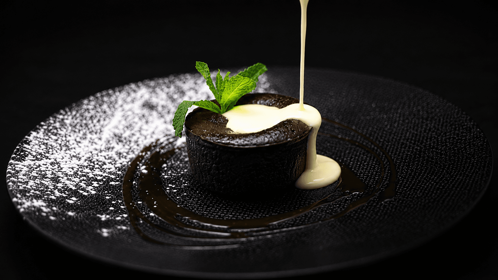 Coulant au chocolat servi en dessert au restaurant Chez Juju & Fifi