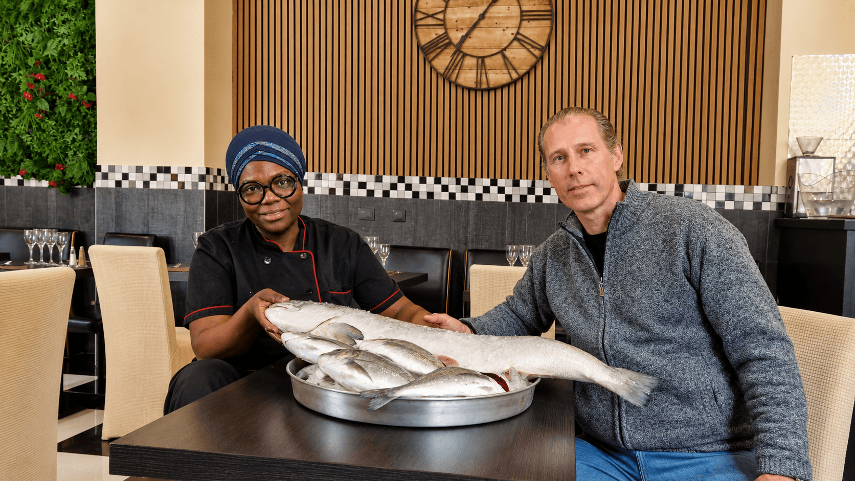 Poisson entier préparé au restaurant Chez Juju & Fifi à Chelles